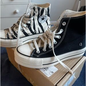 Platform Black white converse